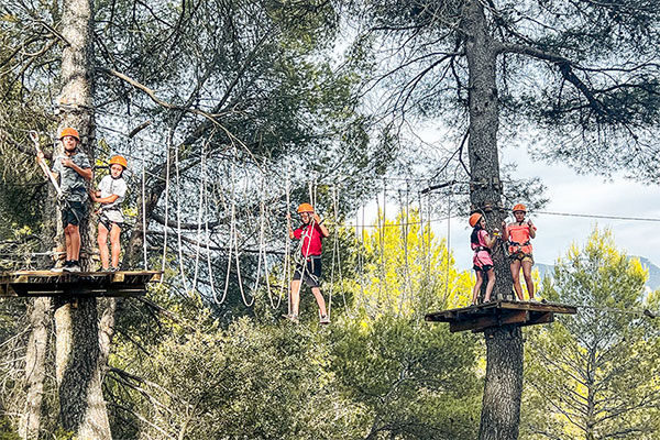 Actividades náuticas en Almería: vela, snorkel y juegos acuáticos