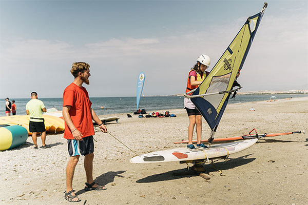 Convivencia y actividades grupales con monitores especializados